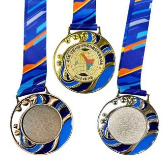 �÷� ĳ���� �޴� 7cm